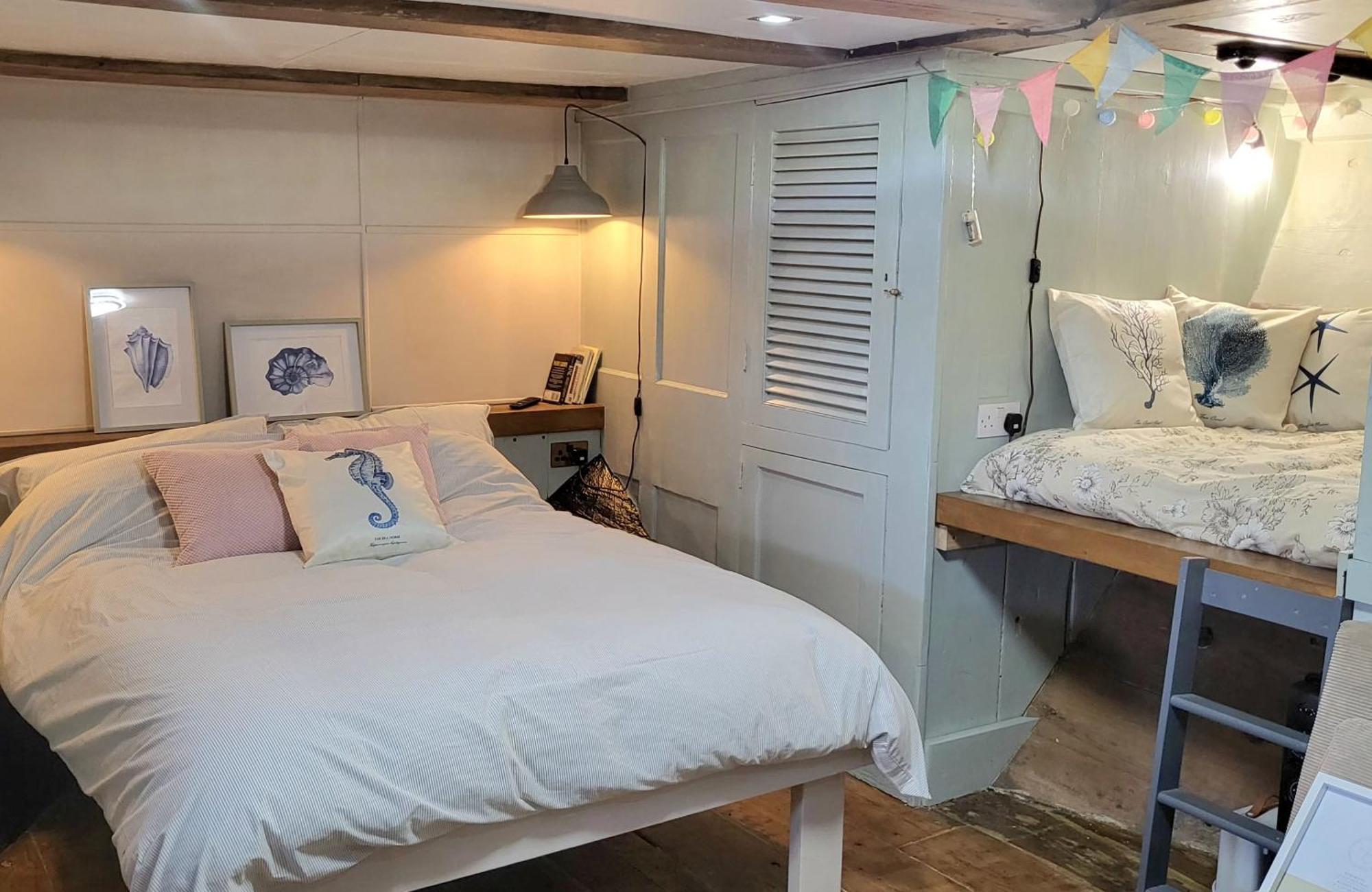 Inner Dowsing Lightship Rochester  Room photo