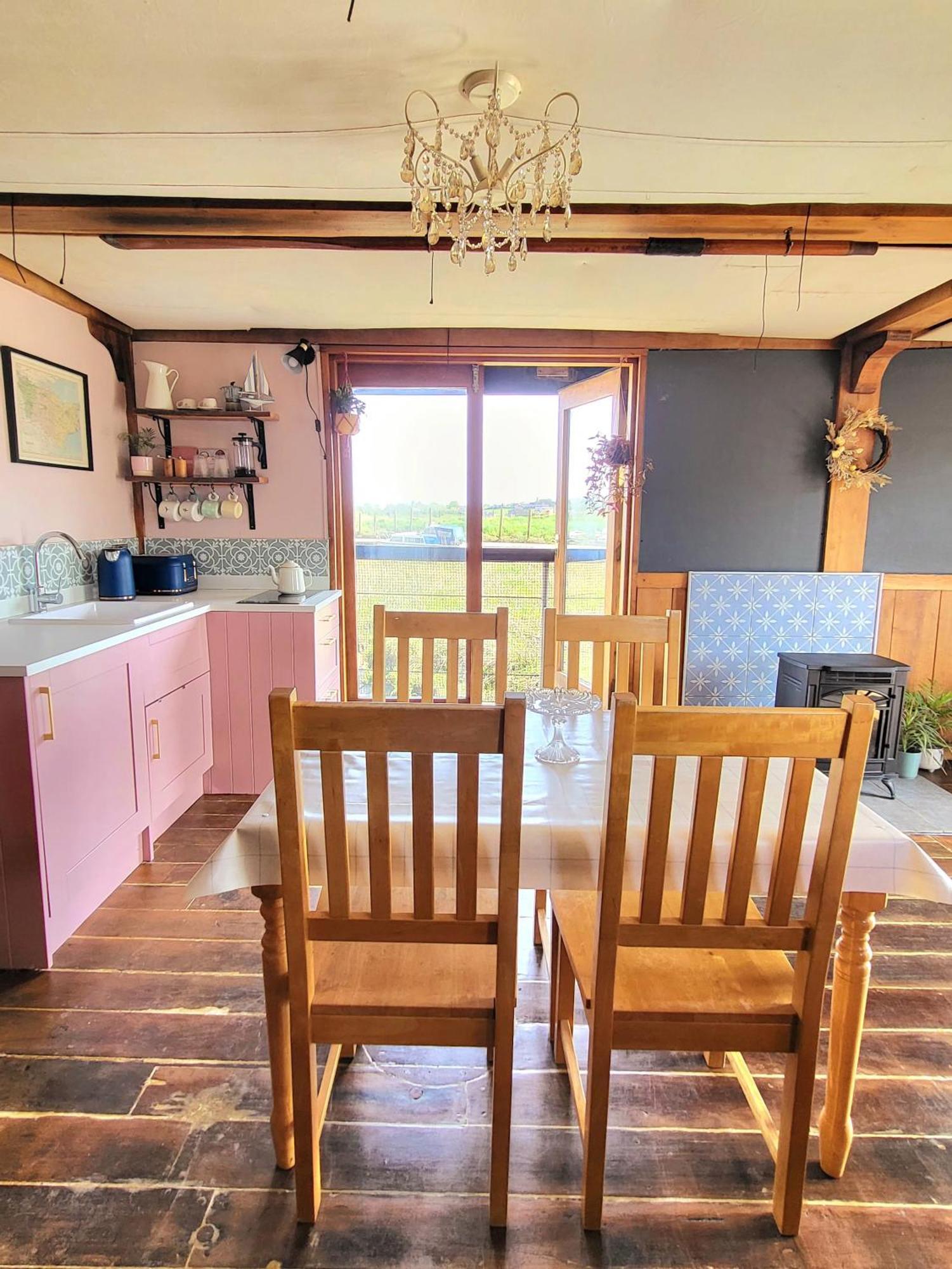 Inner Dowsing Lightship Rochester  Room photo