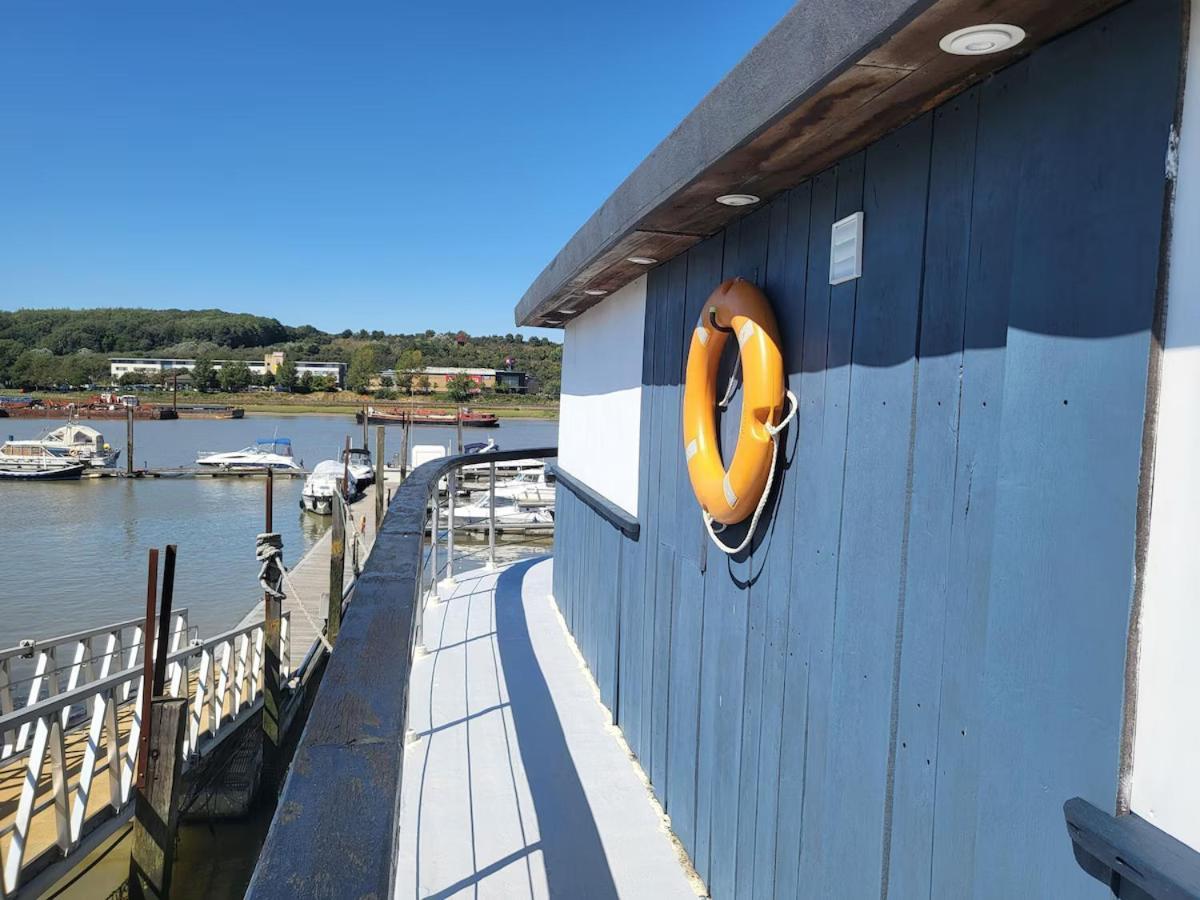 Inner Dowsing Lightship Rochester  Exterior photo