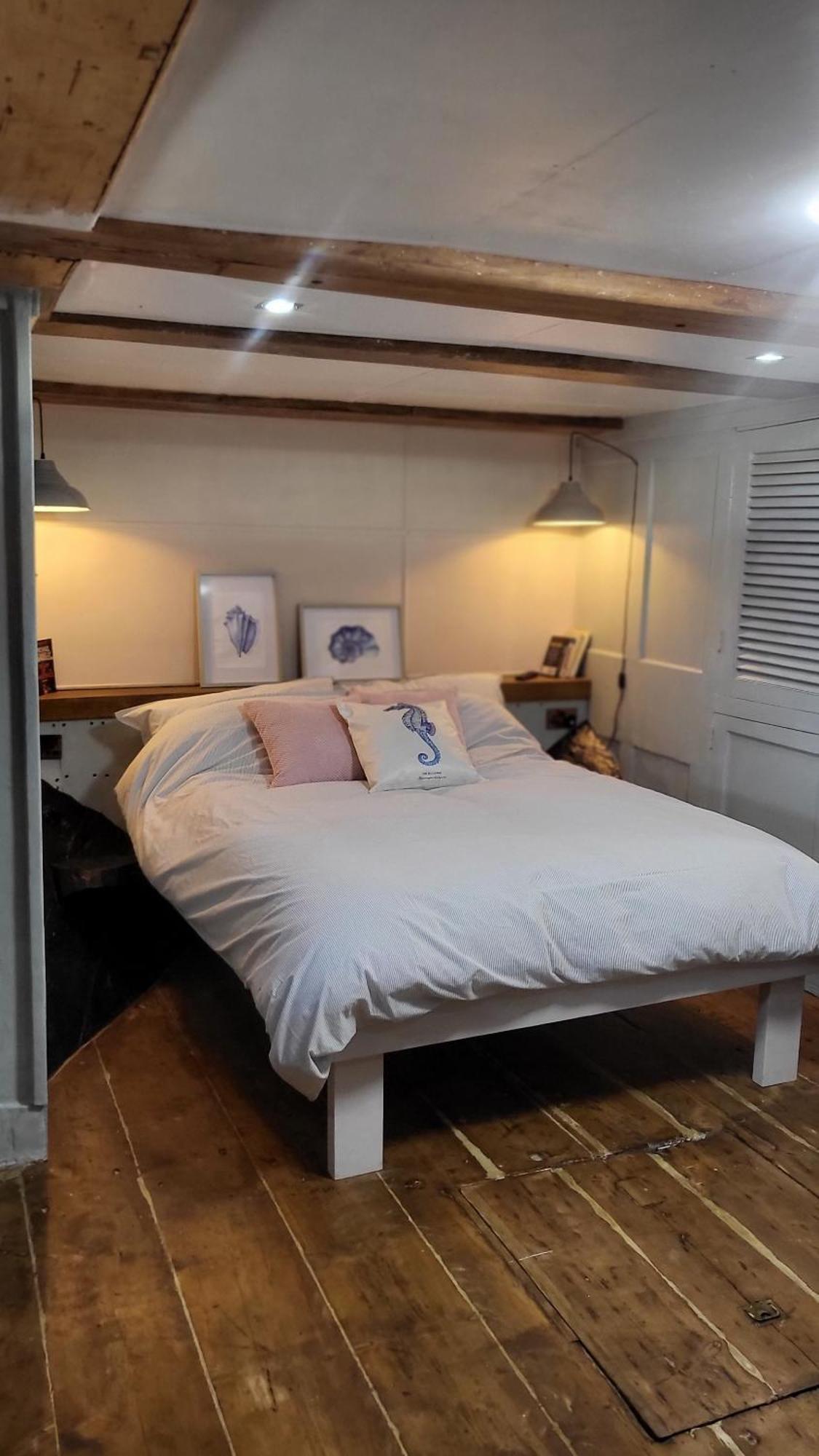 Inner Dowsing Lightship Rochester  Room photo